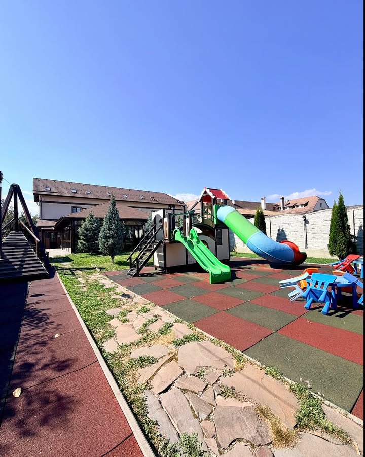 Vacanțele în familie sunt mai frumoase atunci când și cei mici au propriul lor loc…