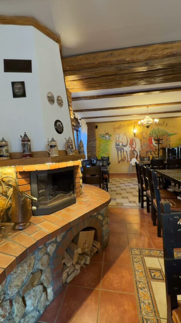 O cină bună are nevoie și de atmosfera potrivită. 🍷✨ Restaurantul Conacului Ambient păstrează farmecul…